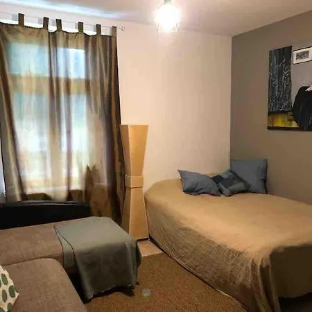Cozy 1-bedroom With Free Parking Апартаменты Рига